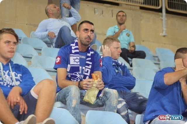 כל הדרך מאשקלון להרצליה. האוהד עם הצעיף (לוטפי עיסא)